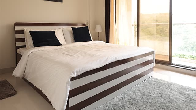 Sunlit Motus bedroom with soft linens